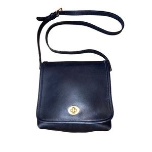 Vintage Coach 9076 crossbody.